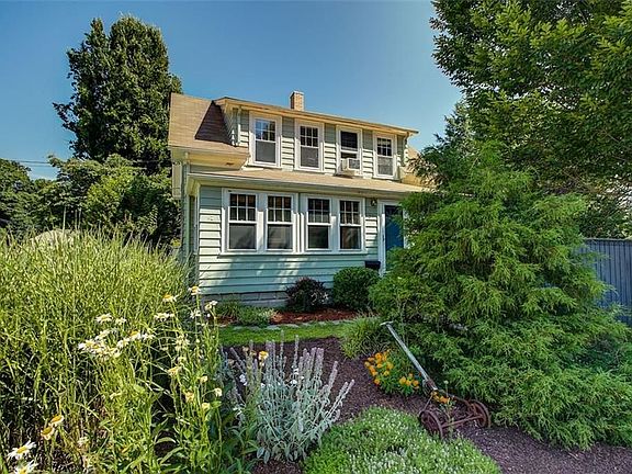 5th image of 39 Manville Ave