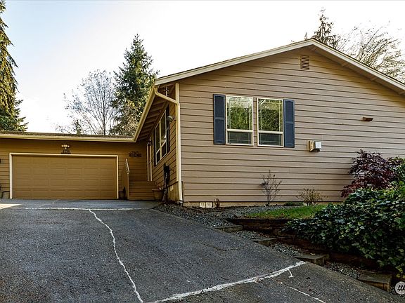 3rd image of 4538 Siesta Place