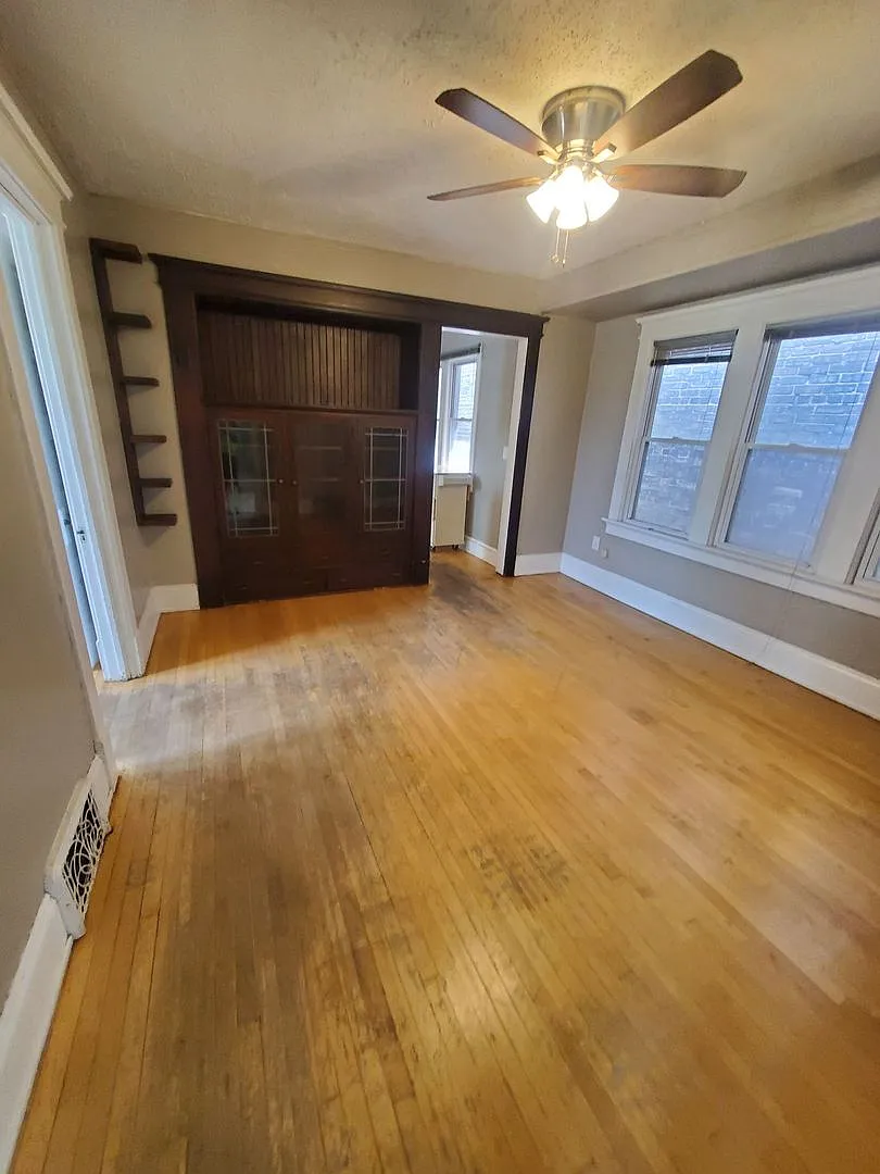 1832 E Windsor Pl — Photo 3
