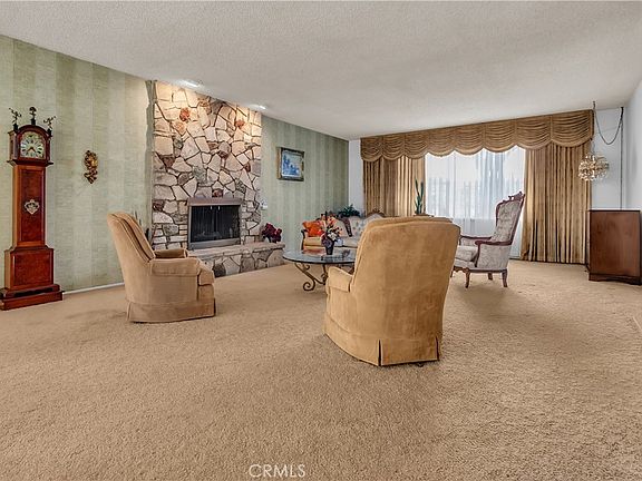 5th image of 9620 Walnut St