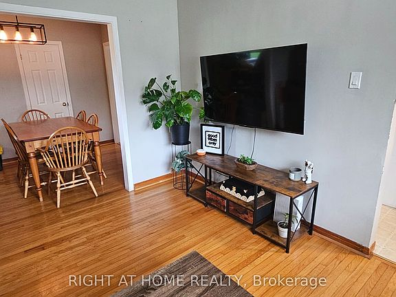 3rd image of 130 Prince Charles Dr