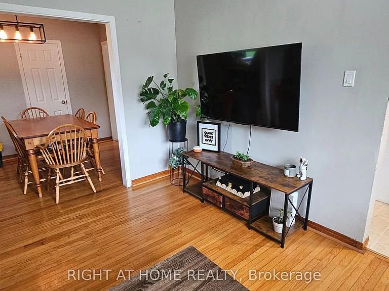 130 Prince Charles Dr #MAIN — Photo 3