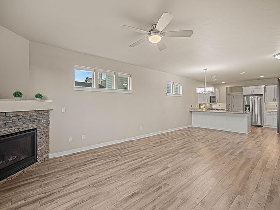 4th image of 61117 SE Sydney Harbor Dr