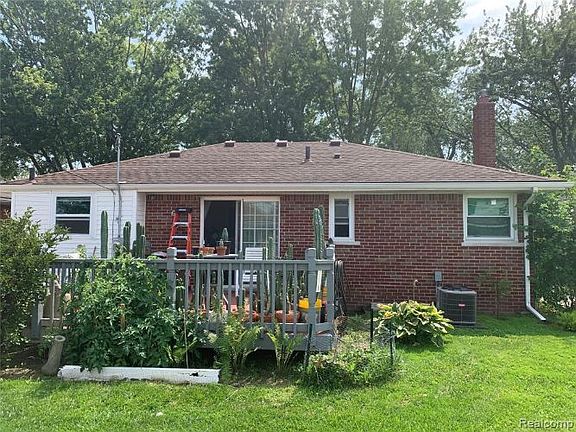 2nd image of 21125 Bon Brae St N