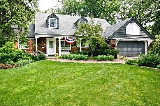 1726 Prairie Ave photo 1