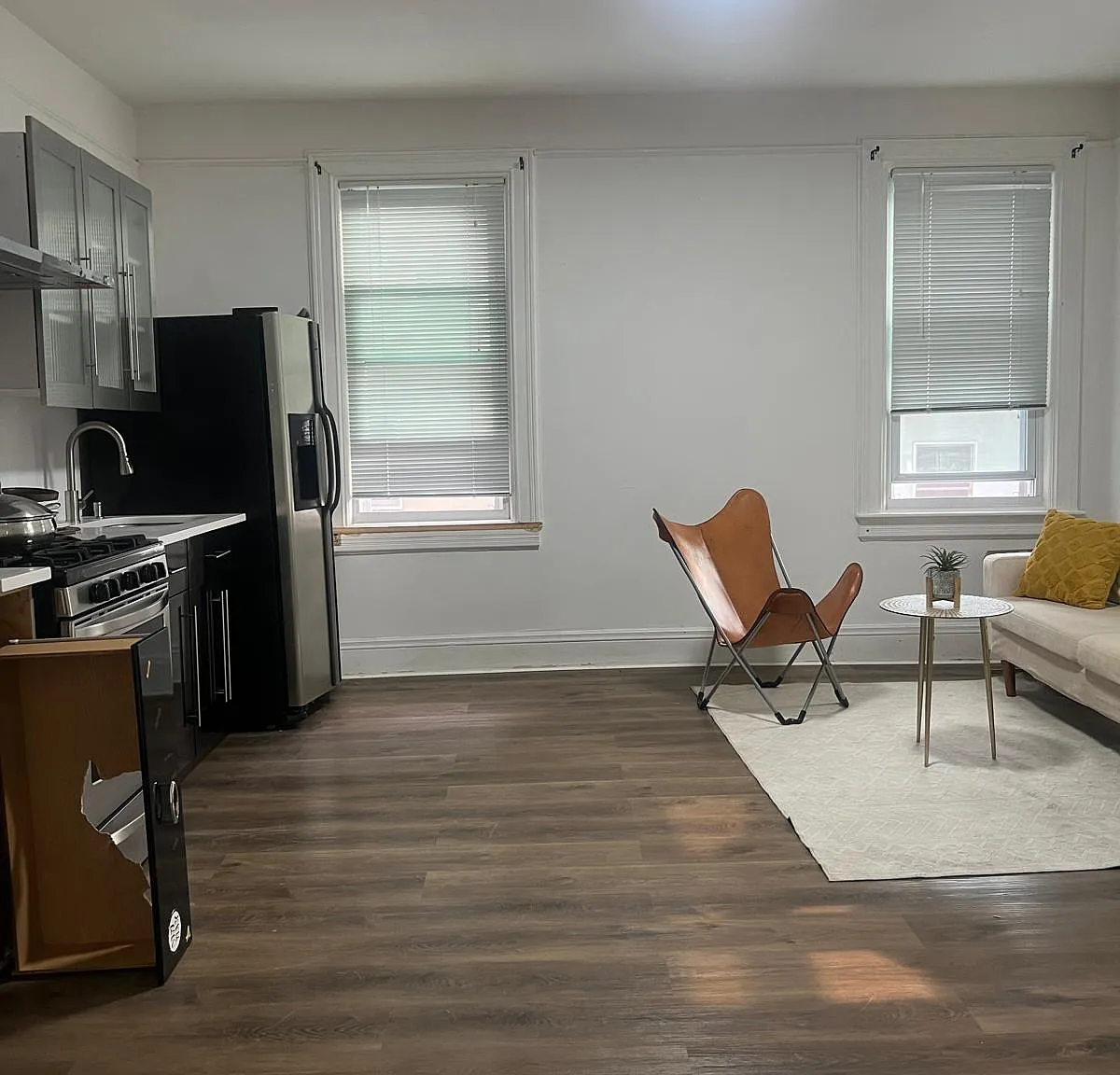 3 bed, 1000 sqft, $3,000 — Photo 2