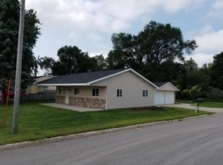 1401 S 8th St, Clear Lake, IA 50428
