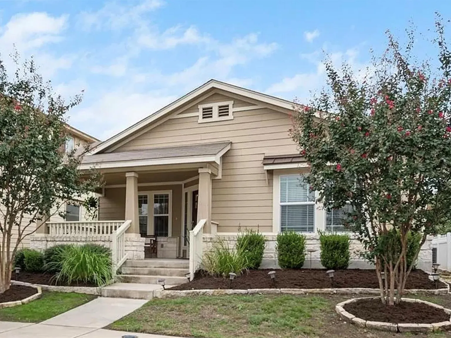 3 bed, 2.0 bath, 1313 sqft, $1,850 — Photo 1