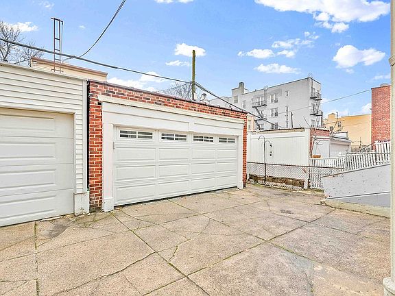 2nd image of 23-27 28th St #3