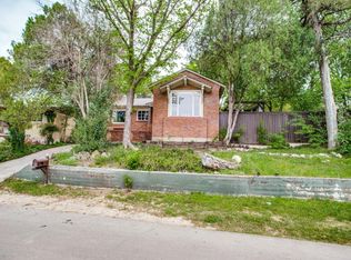 438 Coombs Creek Dr, Dallas, TX 75211