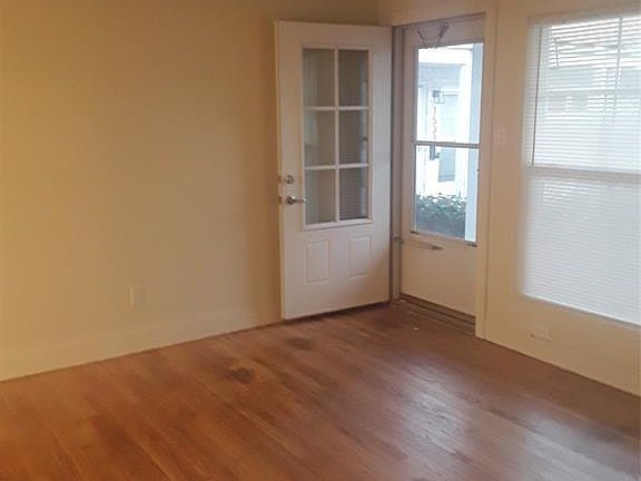 3rd image of 1527 W Farnum Ave