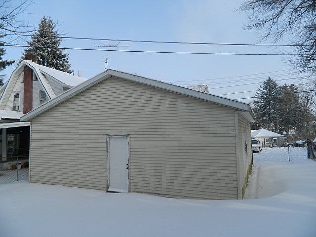 2nd image of 620 W 4th St