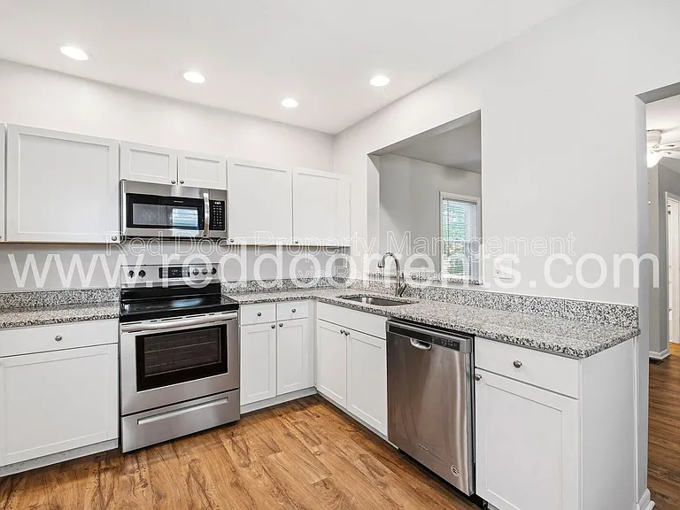 4704 N College Ave — Photo 6