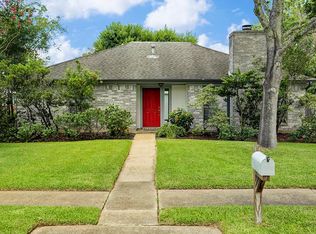 15214 Stradbrook Dr, Houston, TX 77062