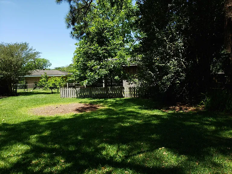 321 Genevieve Dr — Photo 9