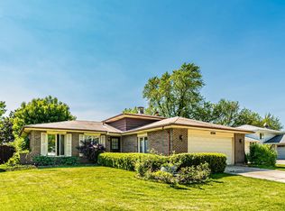 8590 Wood Vale Dr, Darien, IL