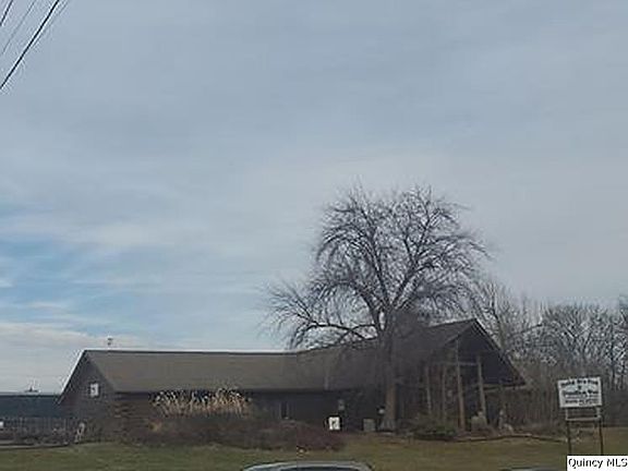 2nd image of 4001 Broadway St