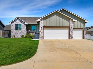 924 N Oak Ridge Ave, Goddard, KS 67052