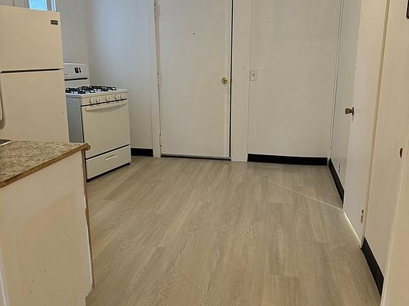 5th image of 8 E Church St