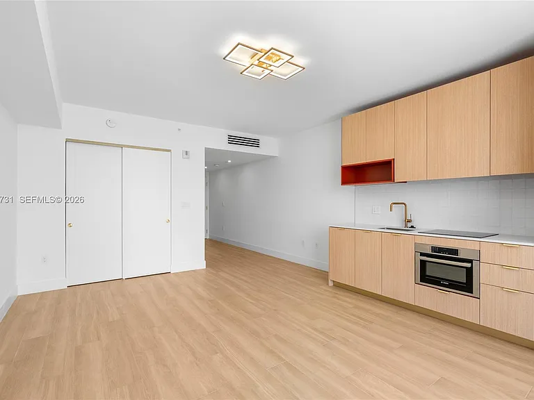 90 NE 32nd St #918 — Photo 14