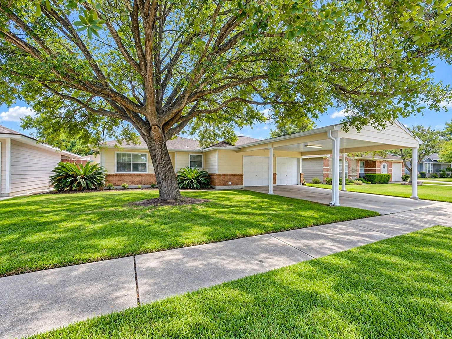 3 bed, 1.5 bath, 1004 sqft, $1,850 — Photo 3