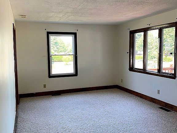 4th image of 74 Knox Ave