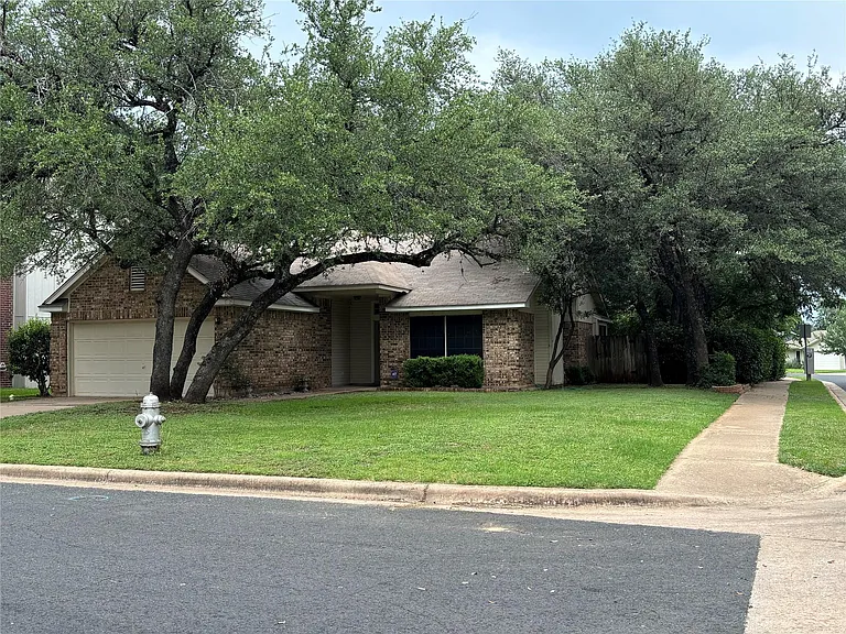 4500 Abelia Dr — Photo 2