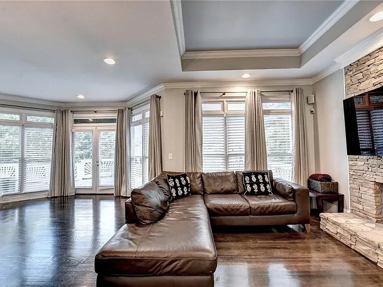 645 Falls Bay Ct — Photo 33