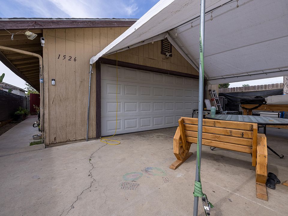 1st image of 1526 N Oak Park Street