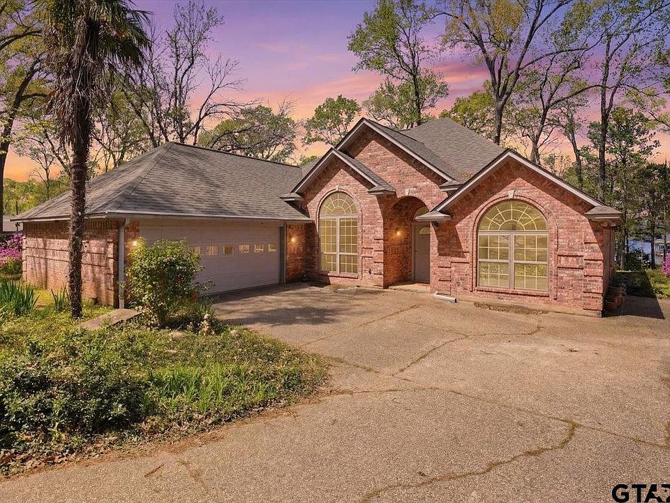 1st image of 15744 Timberhill Dr