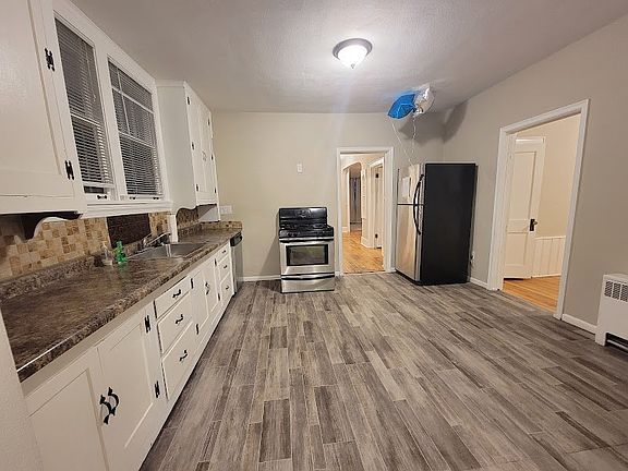 2nd image of 746 Simon Ave #2