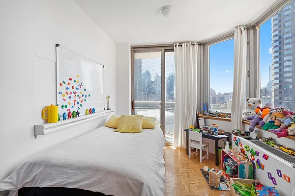 Rented by Fischer Group Realty, LLC | media 16