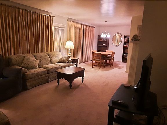 4th image of 209 Clarendon Ave