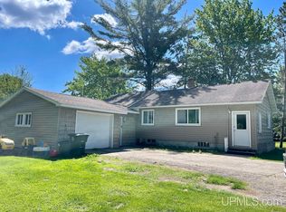 6690 M Rd, Escanaba, MI 49829