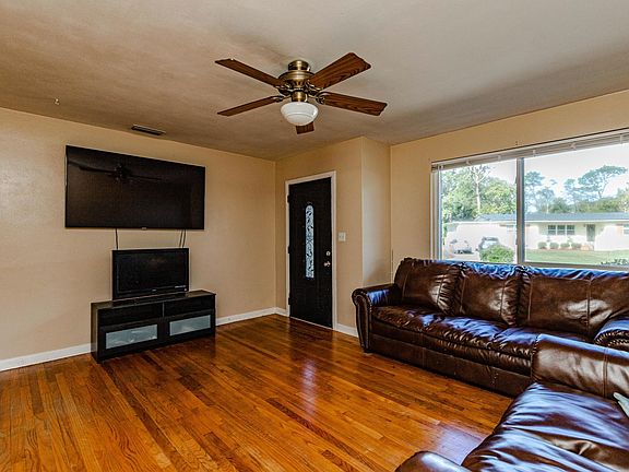 4th image of 8434 S LAMANTO Avenue