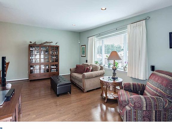 3rd image of 8204 Burholme Ave