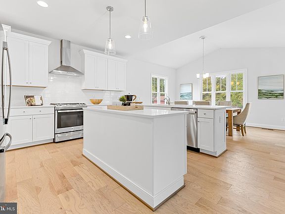 2nd image of 2724 Boswell Ave