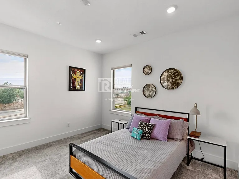 1077 Maverick Dr — Photo 28