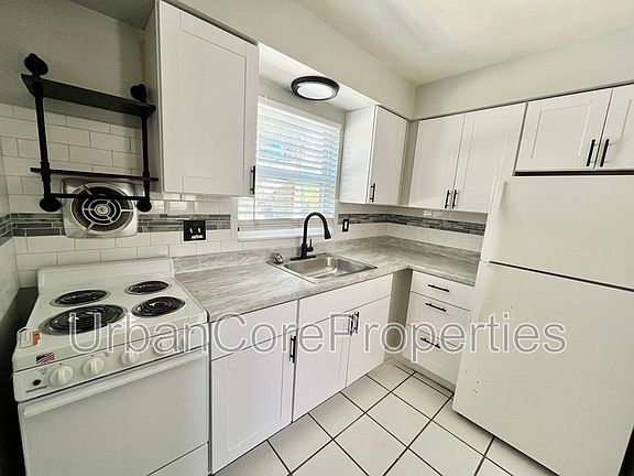 3rd image of 321 24th Ave N #2