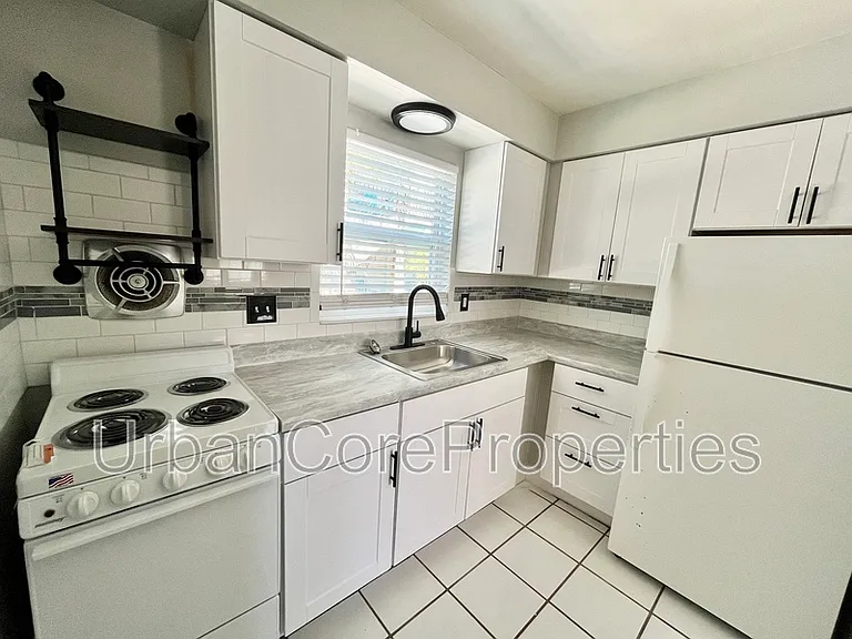 321 24th Ave N #2 — Photo 3
