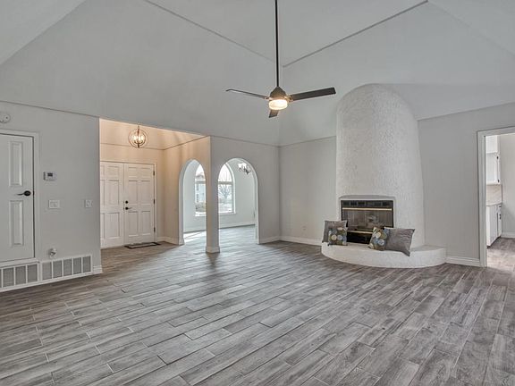 3rd image of 633 Bluff Canyon Cir