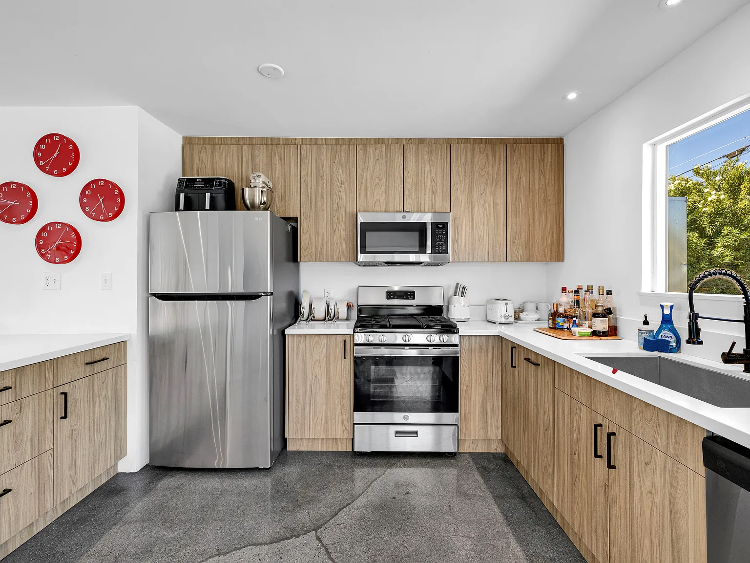 3 bed, 1185 sqft, $3,500 — Photo 3