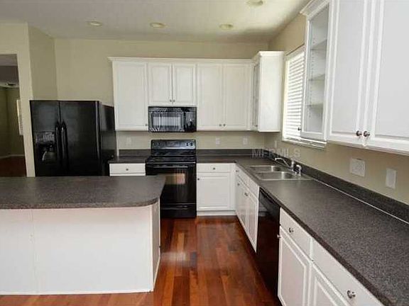 3rd image of 19808 Timberbluff Dr