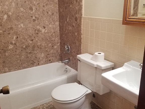 5th image of 157 W 30th St #21