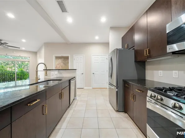 1123 Riverview Ave #123, Englewood, NJ 07631