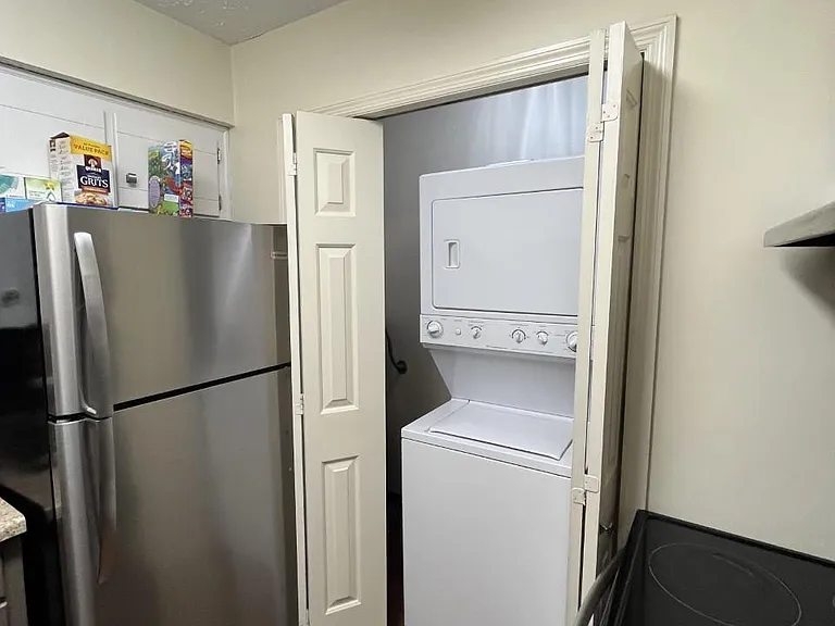 1808 State St #305 — Photo 4