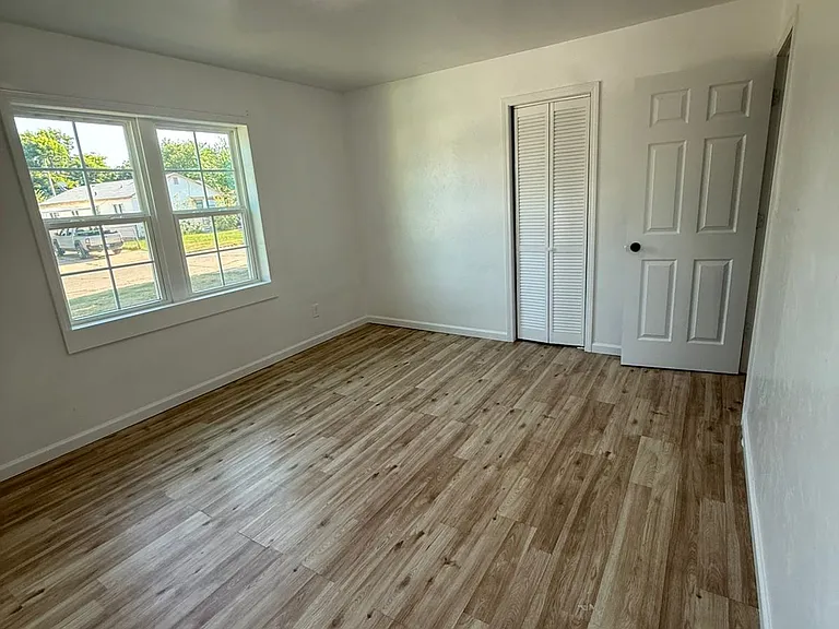 1803 NW Hoover Ave — Photo 8