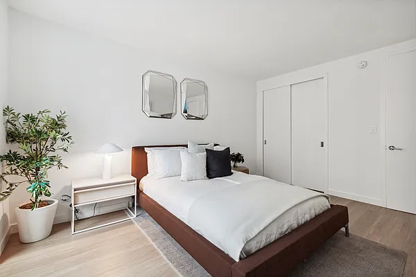 Rented by Greystar | media 18