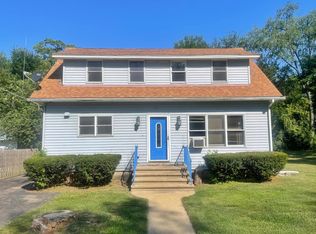 2918 Parkside Ave, McHenry, IL 60051