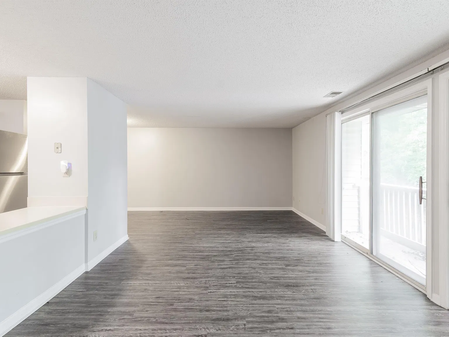 1641 Arlyn Cir — Photo 3